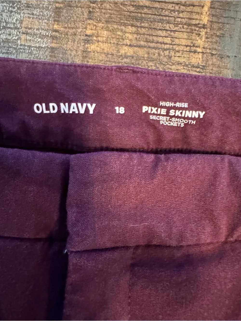Women’s Old Navy High Rise Pixie Skinny Cropped Burgundy Pants Size 18